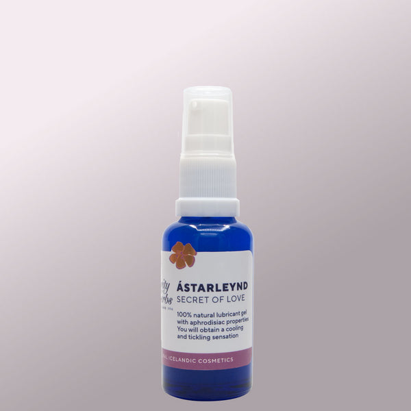 Purity Herbs Ástarleynd Secret of Love in Blue bottle with white spray nozzle on a light purple background